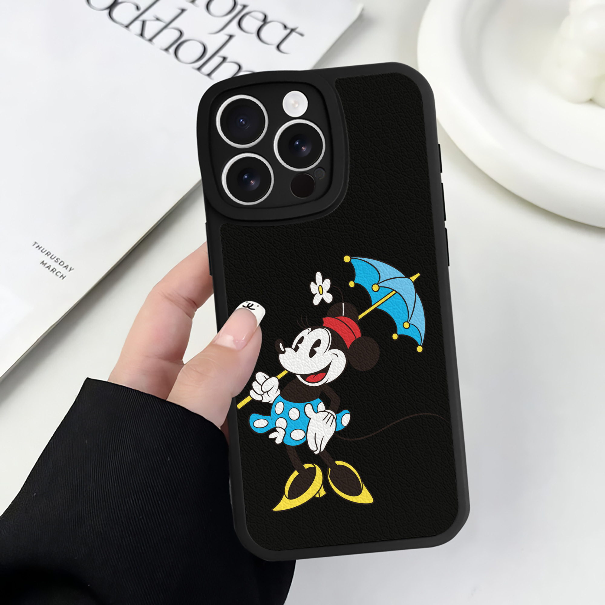 （画像用） ミッキーマウス Mickey Mouse 【iPhone 16シリーズ対応】シリコンスマホケース（レザー調） 材質：シリコン